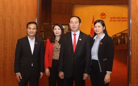 Chủ tịch nước Trần Đại Quang với các đại biểu, sáng 2-4.