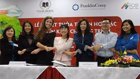 Tháng 12/2014, Hệ thống giáo dục Vinschool đã ký thỏa thuận hợp tác với FCE Vietnam để triển khai chương trình “Lãnh đạo tự thân” (The Leader in Me) của Tổ chức giáo dục toàn cầu Franklin Covey trên toàn hệ thống nhằm rèn luyện cho học sinh 7 thói quen tốt để trở nên thành đạt.