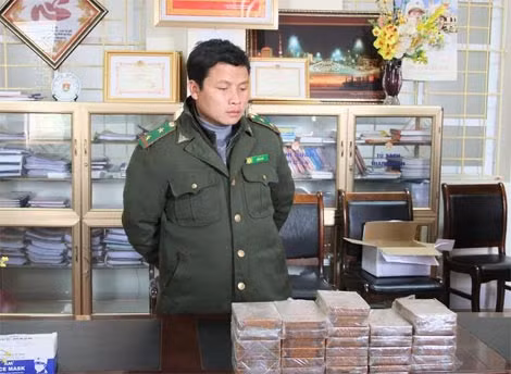 Lầu A Su và số ma túy bị bắt tại cơ quan Công an