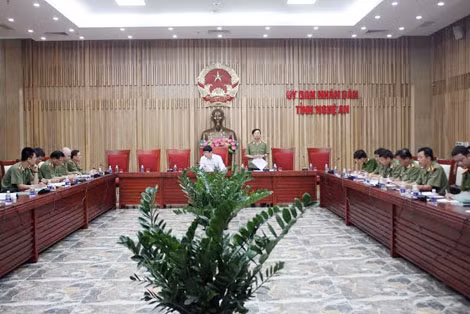 Thứ trưởng Thường trực Đặng Văn Hiếu làm việc tại UBND tỉnh Nghệ An.