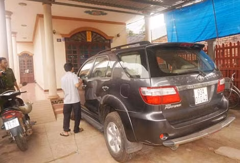 Lê Minh Vinh thực nghiệm quá trình lấy trộm xe ô tô.