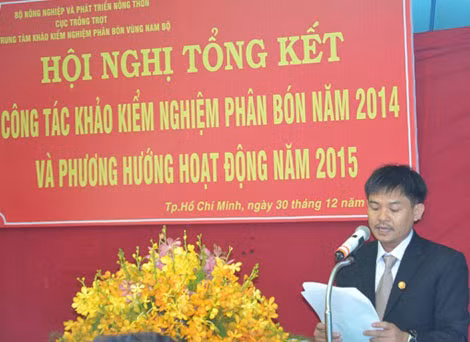 Ông Trần Quốc Tuấn - Phó Giám đốc Trung tâm khảo kiểm nghiệm phân bón quốc gia, kiêm Giám đốc Trung tâm vùng Nam Bộ phát biểu tại hội nghị.