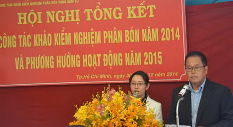 Đại diện đơn vị đối tác (Nhật Bản) của Trung tâm khảo kiểm nghiệm phân bón vùng Nam Bộ phát biểu về việc hợp tác chặt chẽ hơn nữa của 2 đơn vị trong thời gian tới.