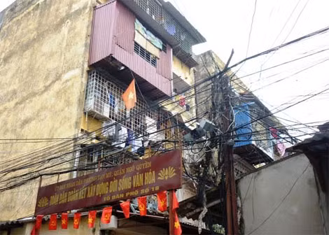 Khu nhà tập thể cũ tiềm ẩn cháy nổ.