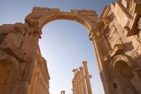 Thành phố cổ Palmyra ngày càng bị tàn phá bởi chiến tranh. Thành phố cổ Palmyra ngày càng bị tàn phá bởi chiến tranh.
