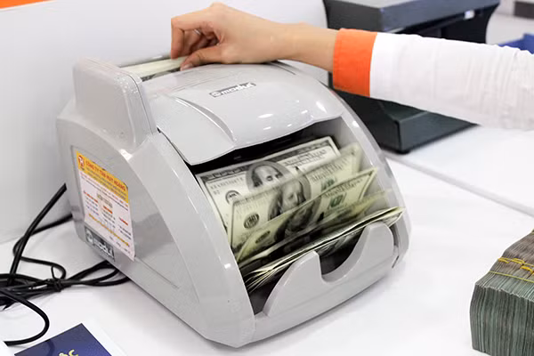 Tỷ giá chịu nhiều áp lực do nhập siêu tăng.