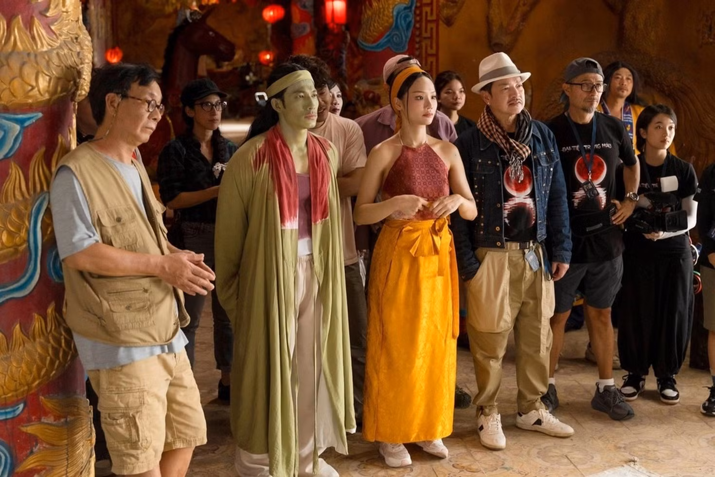 dai-tiec-trang-mau-8-that-bai-phong-ve.jpg