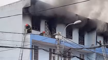 TP Hồ Chí Minh: Cháy kho chứa điện máy bị thiệt hại nặng