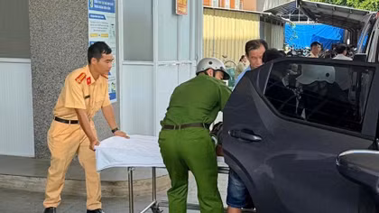 CSGT hỗ trợ đưa người đột quỵ vào bệnh viện kịp "giờ vàng" chữa trị
