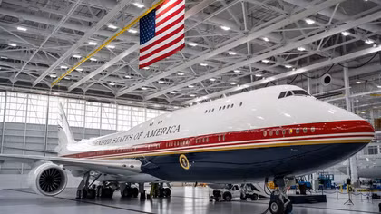 Tổng thống Trump ra mắt chuyên cơ mới do Qatar tặng