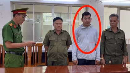 Tạt sơn hàng xóm vì mâu thuẫn trong lúc xây nhà
