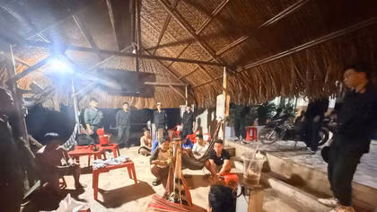 Triệt xóa nhóm tổ chức cá độ bóng đá trong quán cà phê võng