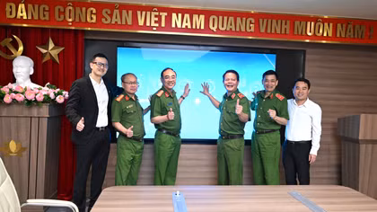Ra mắt Phòng họp thông minh, Phòng truyền thống số 