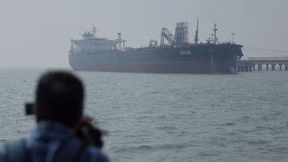 IMO mở chiến dịch sơ tán 11.000 thủy thủ tại eo biển Hormuz