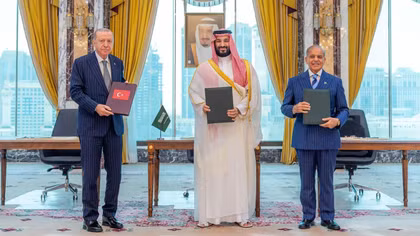 Arab Saudi, Pakistan và Thổ Nhĩ Kỳ ký thỏa thuận phòng thủ chung