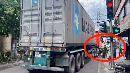 Xe đầu kéo gây tai nạn chết người vì “đi lạc” vào đường cấm