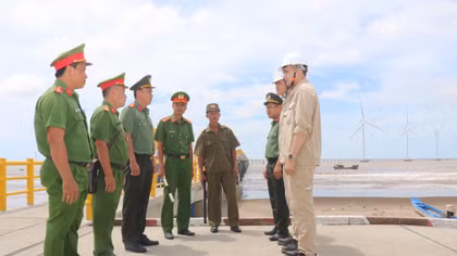 Giữ vững an ninh, phục vụ phát triển kinh tế, xã hội ở Vĩnh Long