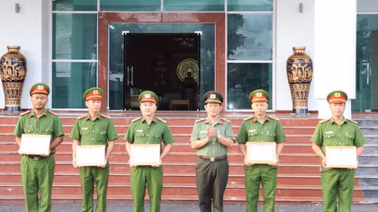 Thưởng nóng vụ khám phá vụ trộm hơn 1 tỷ đồng ở Vĩnh Long
