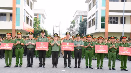 Đồng Tháp: Thưởng nóng các tập thể xuất sắc trong phòng, chống tội phạm