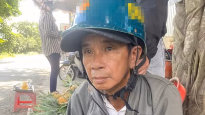 Hẹn "bạn tình đồng tính" vào nhà nghỉ rồi chiếm đoạt 10 chỉ vàng