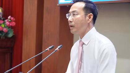 Đồng chí Nguyễn Thanh Nhàn, tân Chủ tịch UBND tỉnh Đồng Tháp phát biểu nhận nhiệm vụ.