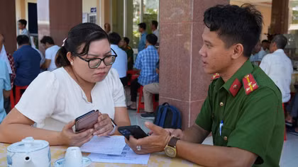 Chủ tịch UBND tỉnh Đồng Tháp nhấn mạnh 3 yêu cầu trọng tâm, nhấn mạnh người dân và doanh nghiệp phải là trung tâm và là đối tượng được hưởng lợi cuối cùng.
