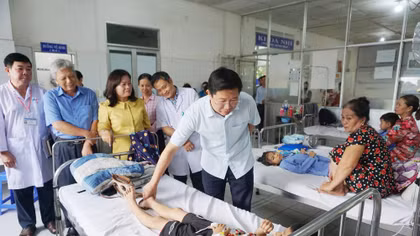 Đồng Tháp: Điều tra vụ ngộ độc thực phẩm tại Trường Tiểu học Kim Đồng