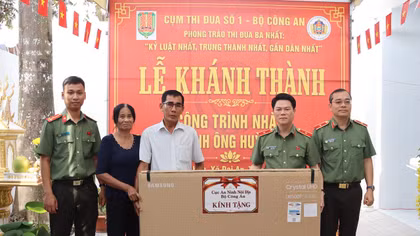 Ấm áp nghĩa tình đồng đội - Trao mái ấm, tiếp thêm động lực