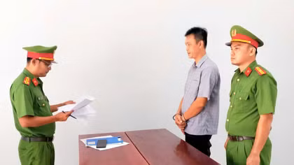 Mâu thuẫn tình cảm, phát tán hàng loạt clip riêng tư của "người tình" 