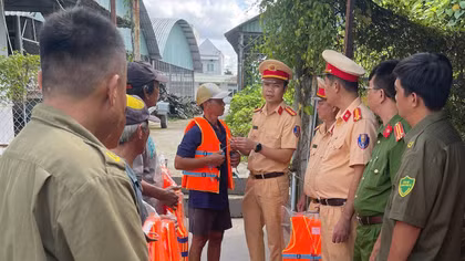 Công an Vĩnh Long chủ động phòng ngừa, bảo đảm an toàn giao thông đường thủy