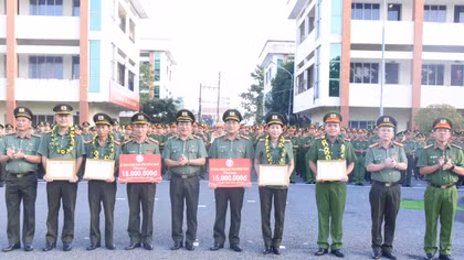 Khen thưởng thành tích phá đường dây mua bán hóa đơn và trốn thuế