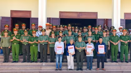 Công an Đồng Tháp tổ chức chuỗi hoạt động tri ân các gia đình liệt sĩ