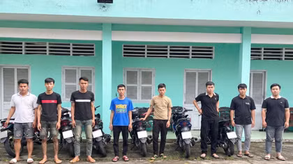 Khởi tố nhóm “quái xế thích thể hiện” trên Quốc lộ N2B