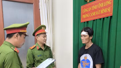 Gây án mạng chỉ vì bạn gái đi ăn với người khác