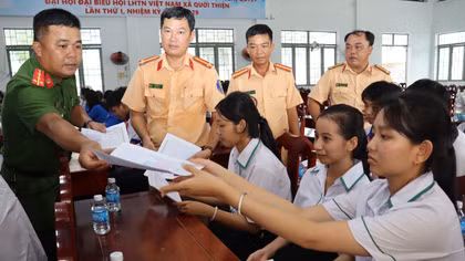 Vĩnh Long nâng cao năng lực cứu nạn trên sông cho lực lượng cơ sở