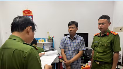 Bắt tạm giam đăng kiểm viên nhận hối lộ