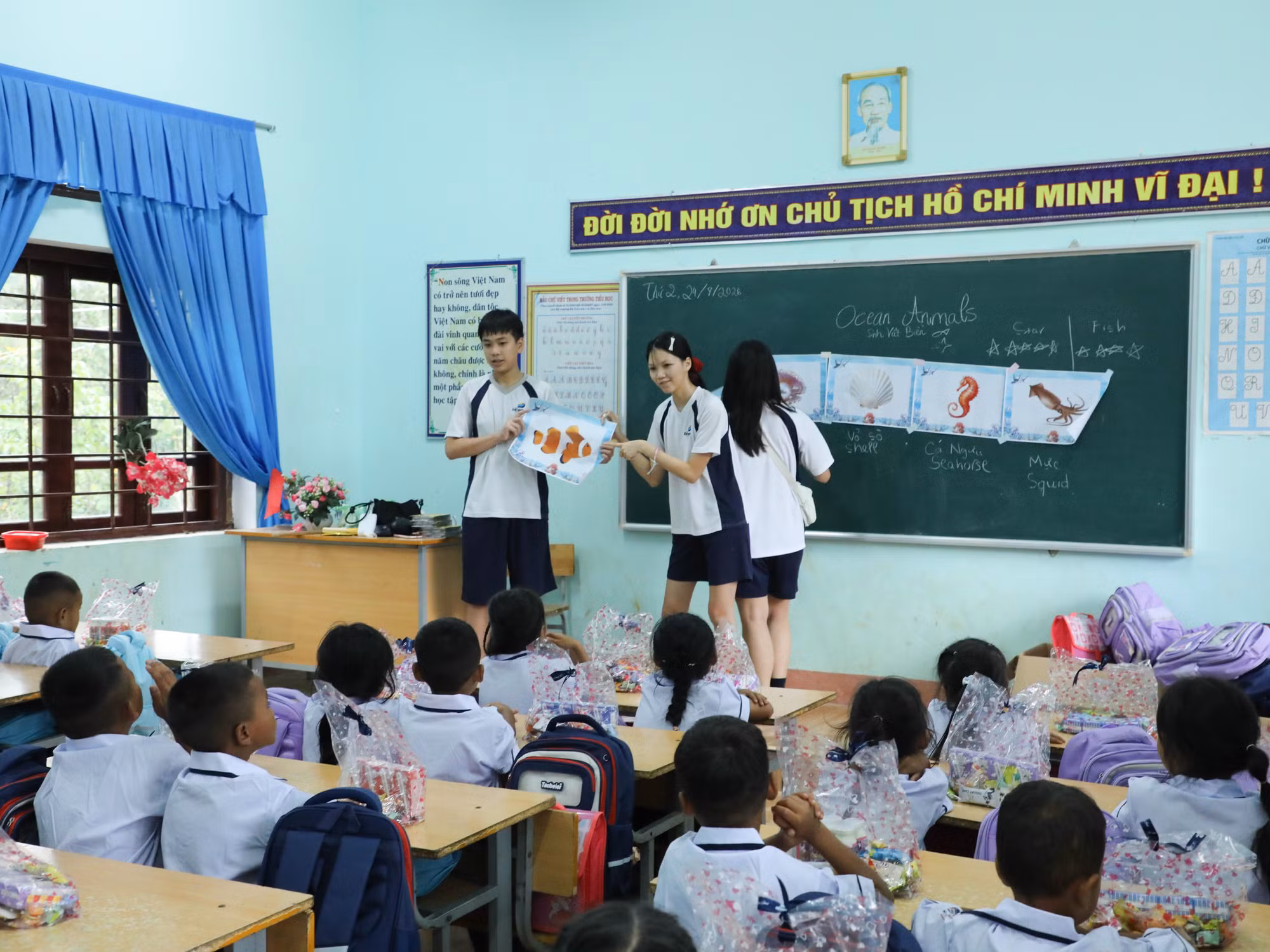 hoat-dong-giao-luu-cac-em-hoc-sinh-tai-le-khanh-thanh-1.jpg