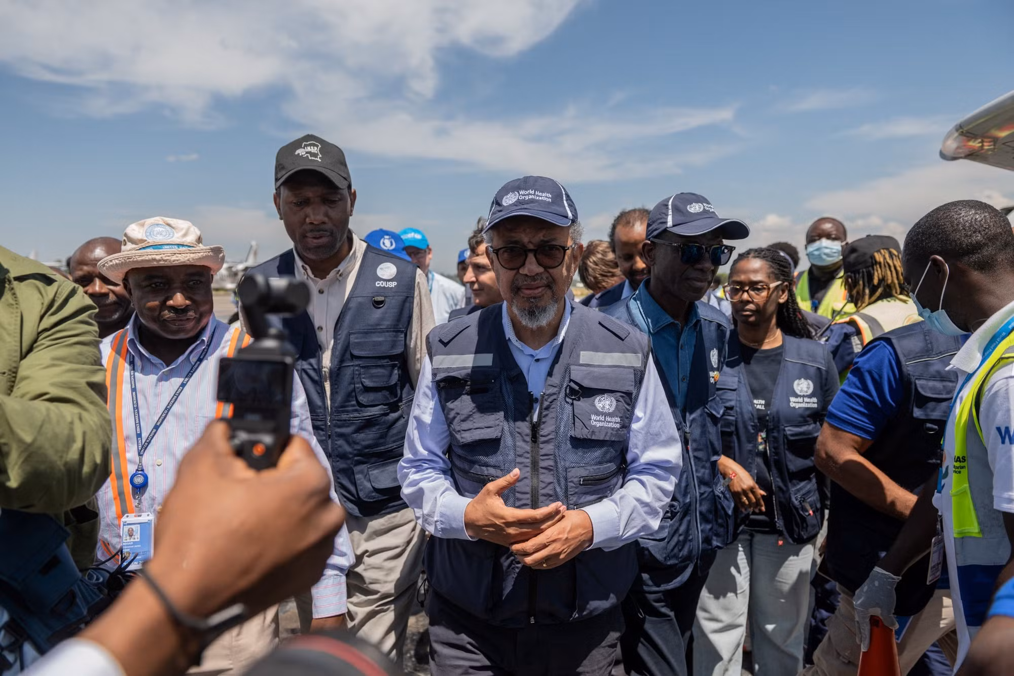 Tổng giám đốc WHO Tedros Adhanom Ghebreyesus đến thăm Bunia – thủ phủ tỉnh Ituri, CHDC Congo. Ảnh Reuters.