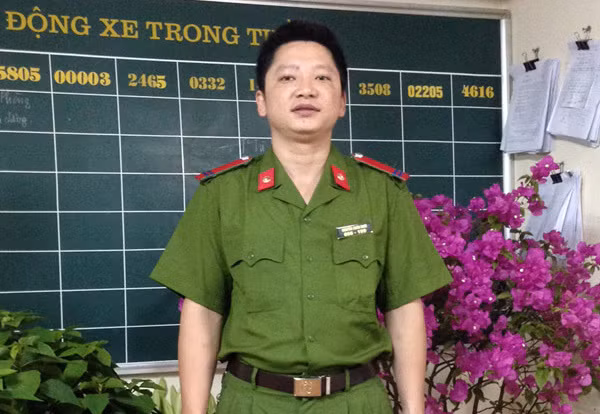 lái xe, lái xe chắn gió, lãi xe biển xanh, xe khách biển xanh, qua cầu Bãi Cháy, Học viện CSND