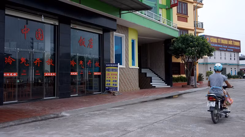 Biển hiệu tiếng Trung, phố Tàu, Từ Sơn, Đồng Kỵ, Phù Khê, Bắc Ninh