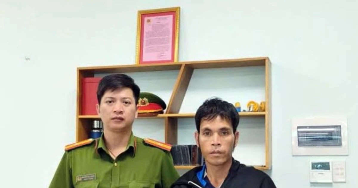 Tạm giữ hình sự đối tượng đổ xăng đốt cha ruột