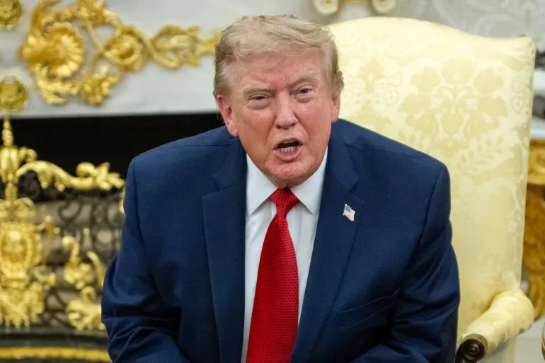 Tổng thống Trump phủ nhận đàm phán, tuyên bố eo biển Hormuz là "lãnh thổ mới của Mỹ"