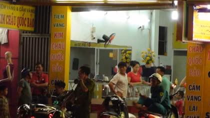 Cướp tiệm vàng táo tợn trong đêm 