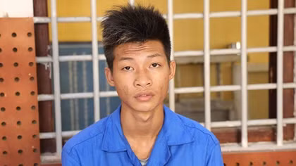 Bắt kẻ đốt xe máy, dùng dao chống người thi hành công vụ