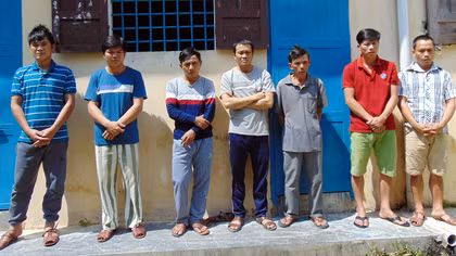 Triệt phá đường dây phá rừng “khủng” ở vùng giáp ranh
