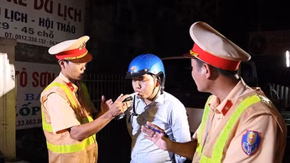 Ngày hè, "nóng" nỗi lo về "ma men" cầm lái