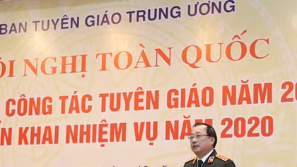 Nghiên cứu, phát triển lý luận của Đảng và chủ động đấu tranh với quan điểm sai trái