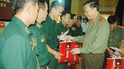 Đời đời ghi nhớ công ơn liệt sĩ, thương binh, người có công với cách mạng