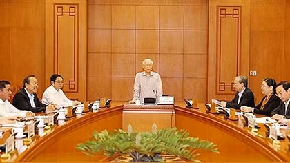 Anh hùng đoán giữa trần ai