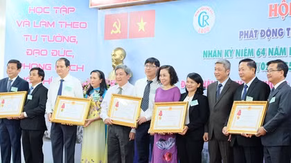 Vinh danh các thầy thuốc có nhiều đóng góp Vì sức khỏe nhân dân 